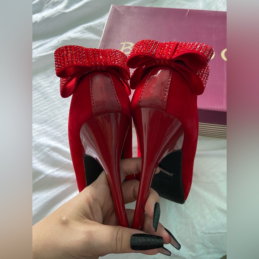 Bamboo Olisa Pumps with Bows; Red Velvet; Size 6.5